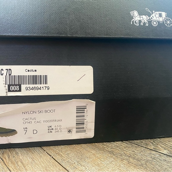 Coach nylon ski boot in Cactus 🌵 color, barely worn! - Picture 5 of 5
